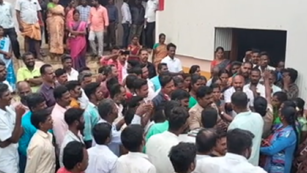 சேலம் : பள்ளி இடம் மாற்றம் செய்ய ஒரு தரப்பு எதிர்ப்பு – ஒரு தரப்பு ஆதரவு!