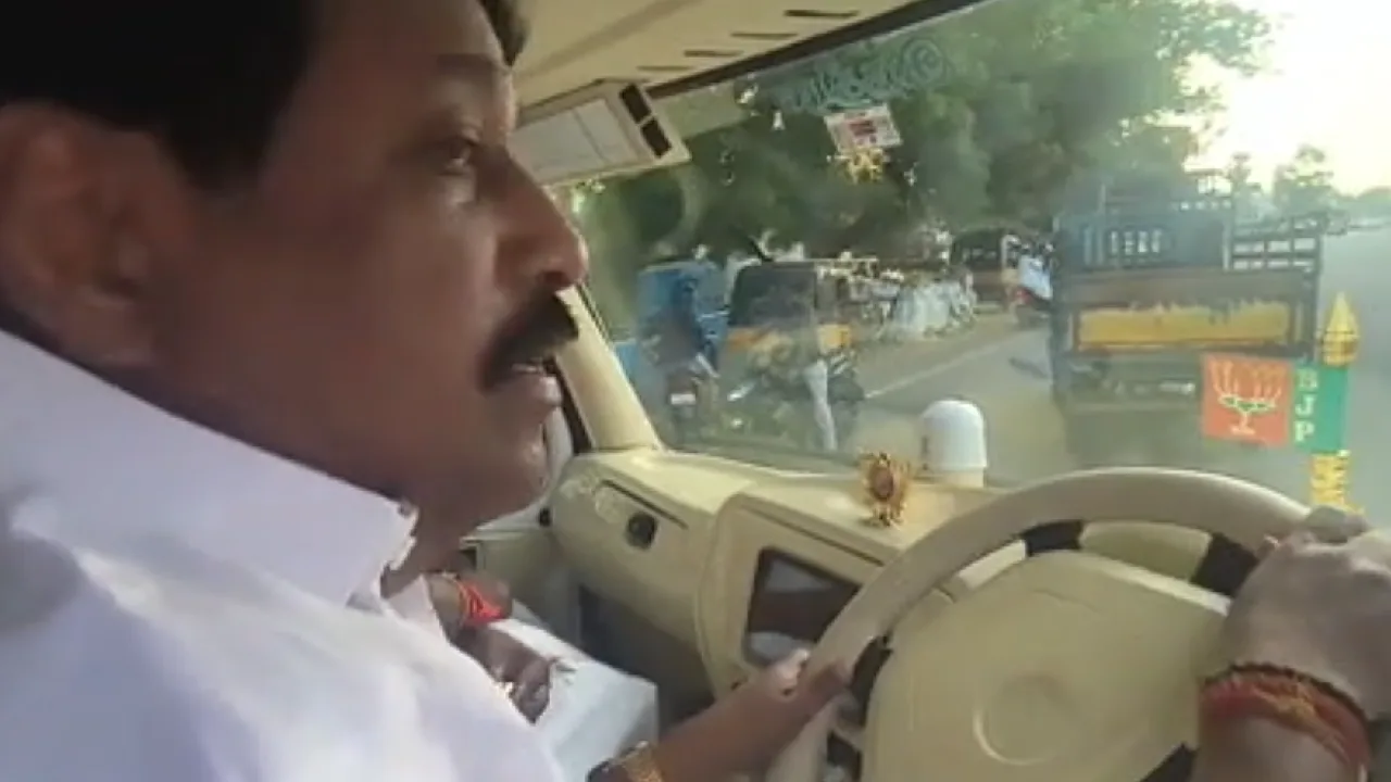 எம்.ஜி.ஆர் பயன்படுத்திய காரின் பதிவெண்கொண்ட பிரச்சார வாகனத்தை இயக்கிய நயினார் நாகேந்திரன்!