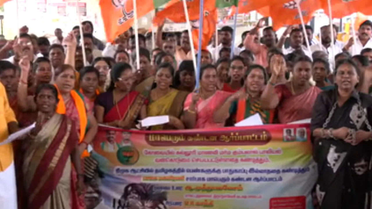 கோவை கல்லூரி மாணவி பாலியல் வன்கொடுமை – தமிழகம் முழுவதும் பாஜக மகளிர் அணியினர் ஆர்ப்பாட்டம்!