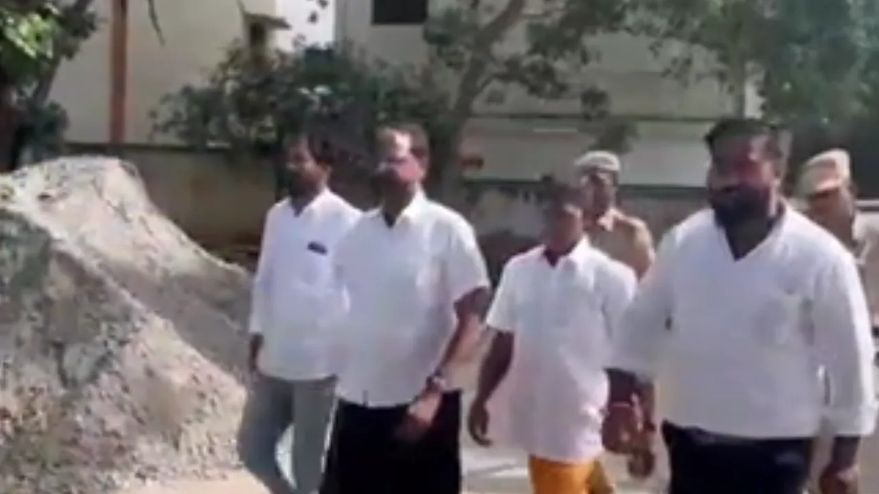 மாணவி கூட்டு பாலியல் வன்கொடுமை சம்பவம் – மாணவியின்  நண்பரை நேரில் சென்று நலம் விசாரித்த ஏ.பி.முருகானந்தம்!