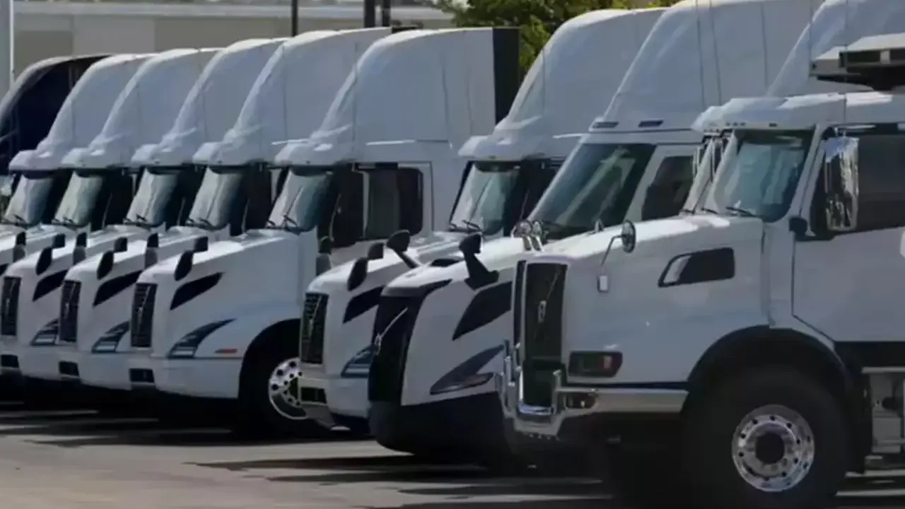 அமெரிக்காவில் ஆங்கில புலமை இல்லாத 7,248 லாரி ஓட்டுநர்கள் நீக்கம்!