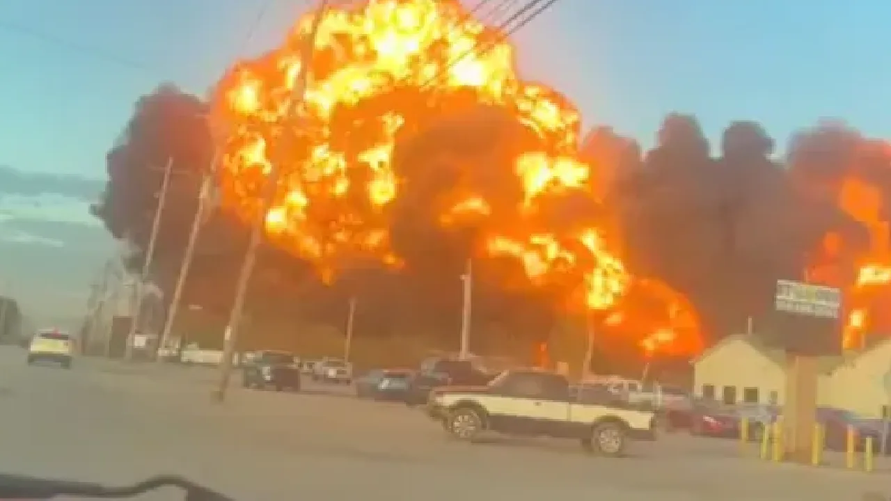 அமெரிக்கா : சரக்கு விமானம் விபத்து – 7 பேர் பலி!