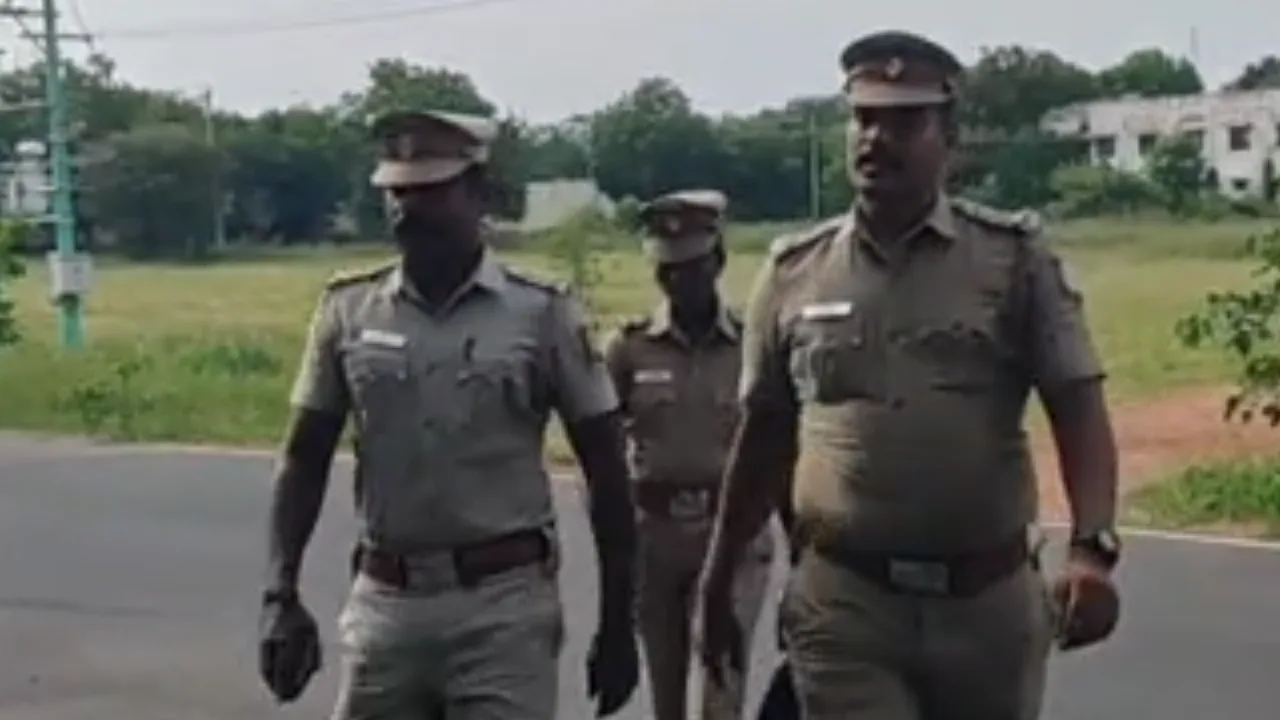 கரூர் சம்பவம் – சிறப்பு உதவி ஆய்வாளர்கள் 3 பேர், சிபிஐ விசாரணைக்கு நேரில் ஆஜர்!