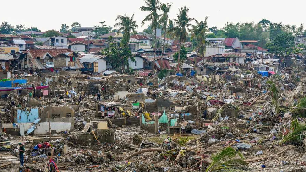 அடுத்தடுத்து புயல்கள் – ஆடிப்போன பிலிப்பைன்ஸ்!