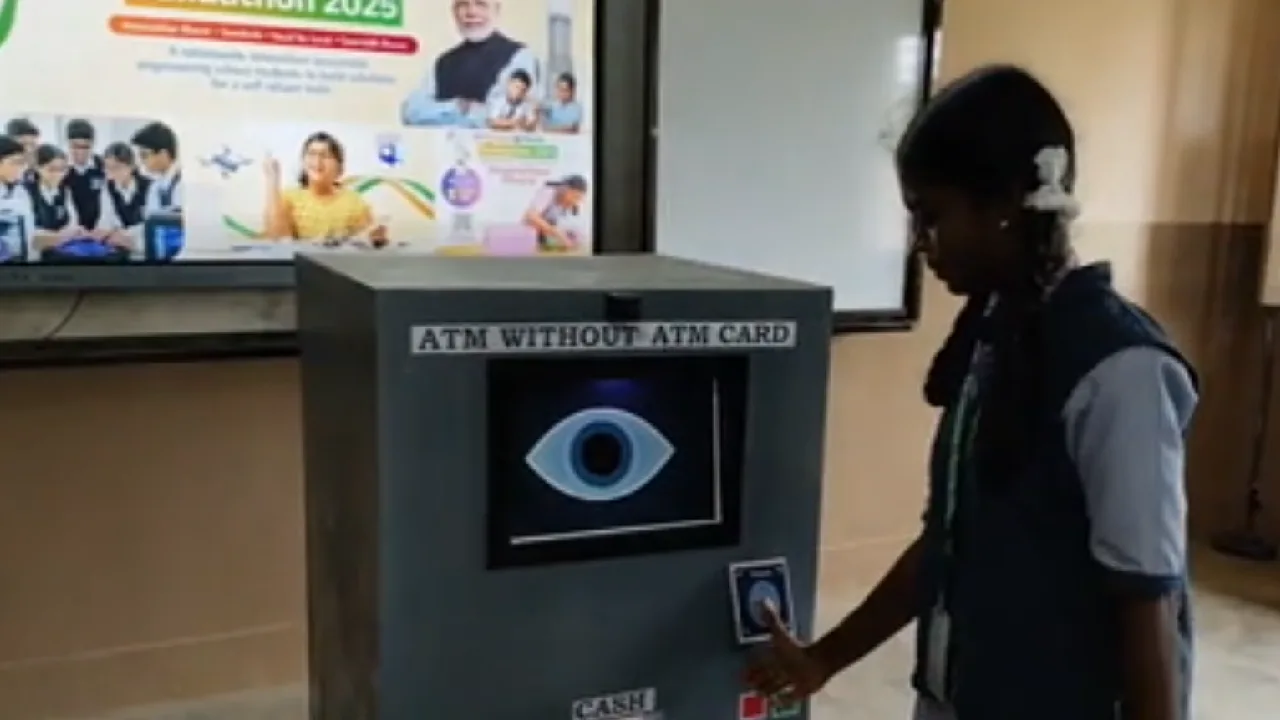 புதுச்சேரி :  ATM கார்டு இல்லாமல் பணம் எடுக்கும் ATM இயந்திரம்!