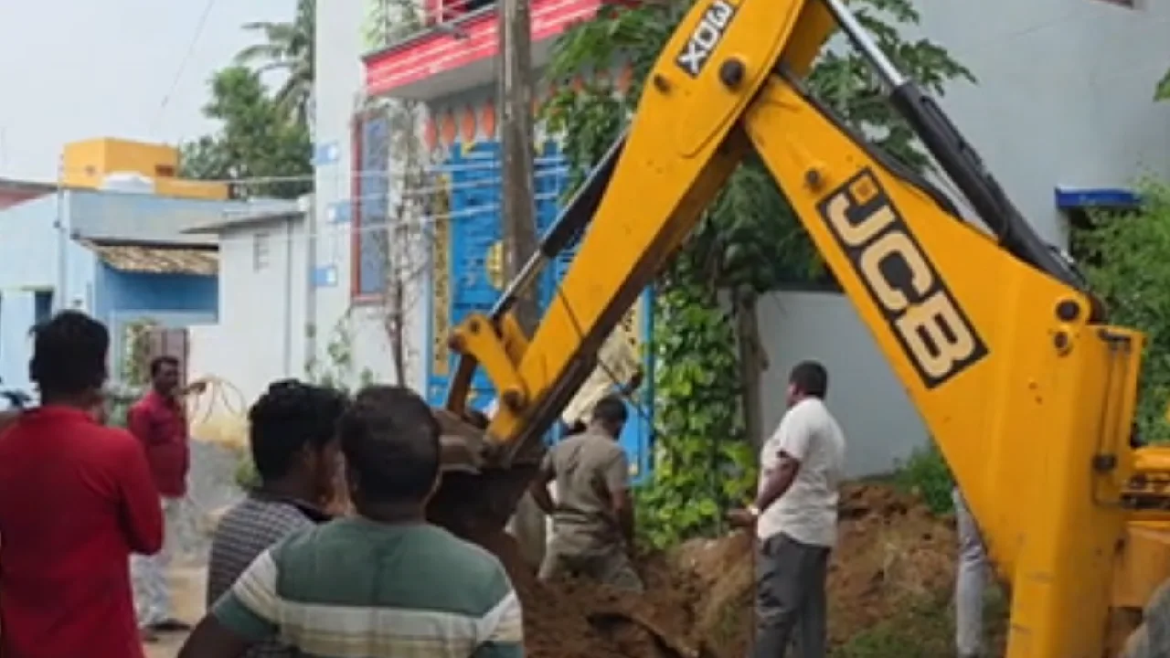 திருவண்ணாமலை : மின்கம்பத்தை மாற்று இடத்தில் அமைக்க எதிர்ப்பு – சிமெண்ட் சாலை அமைக்கும் பணியில் தொய்வு!