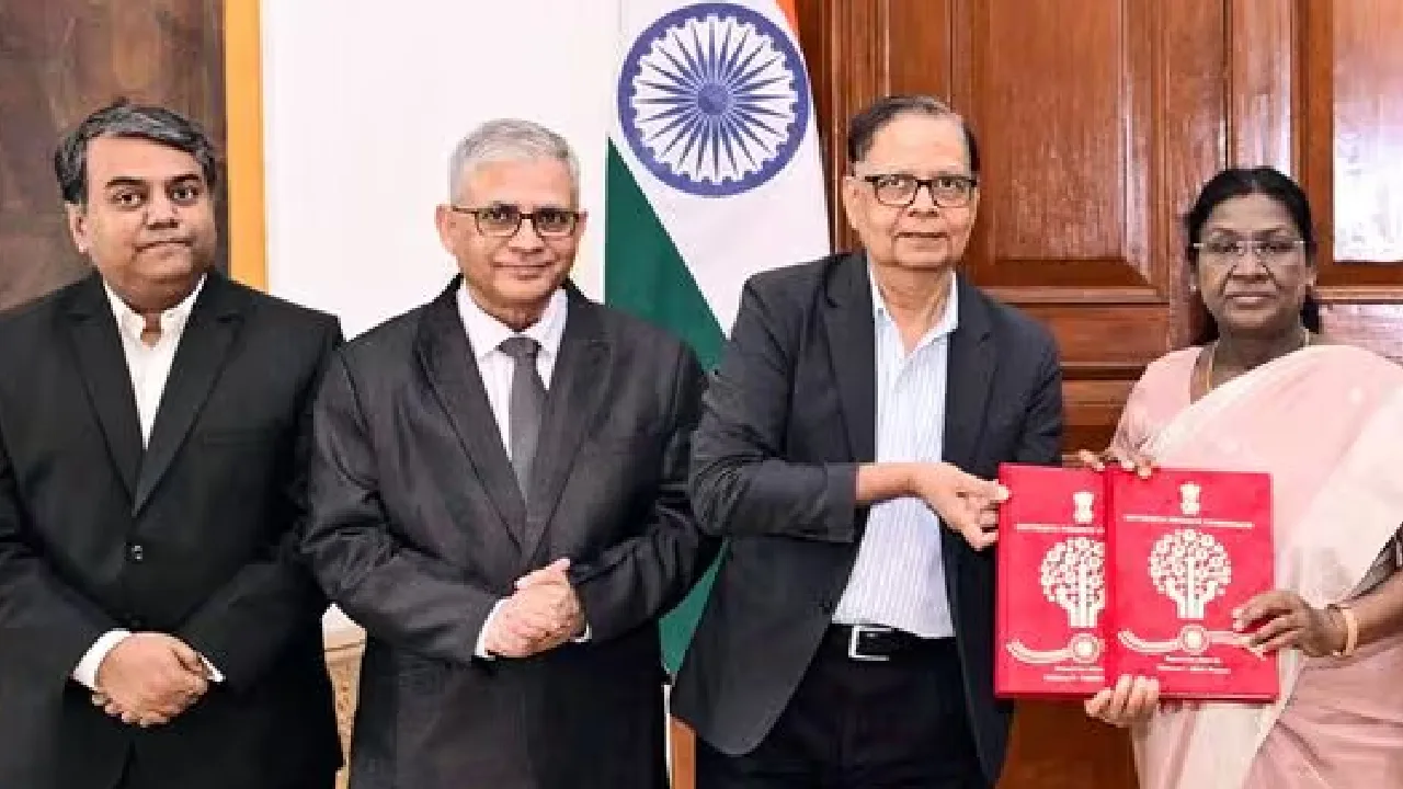 16வது நிதிக்குழுவின் அறிக்கை குடியரசு தலைவரிடம் சமர்ப்பிப்பு!