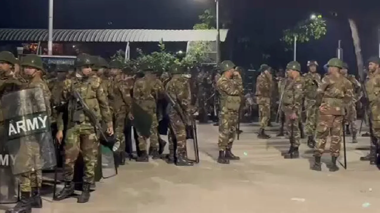 ஷேக் முஜிபுர் ரஹ்மான் இல்லம் முன்பு ராணுவம், காவல்துறை குவிப்பு!