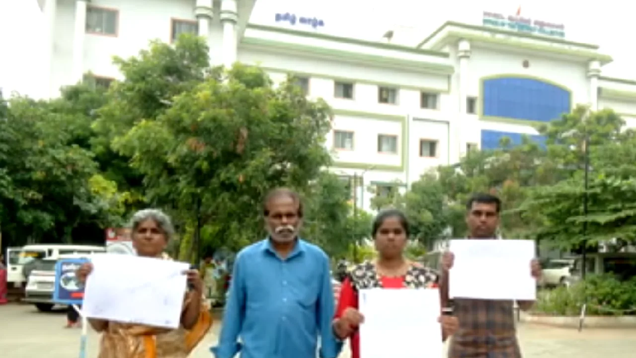 கோவை : விவசாய நிலத்திற்கான பொதுவழி சாதி ரீதியாக அடைப்பு – பாதிக்கப்பட்ட குடும்பத்தினர் மாவட்ட ஆட்சியரிடம் மனு!