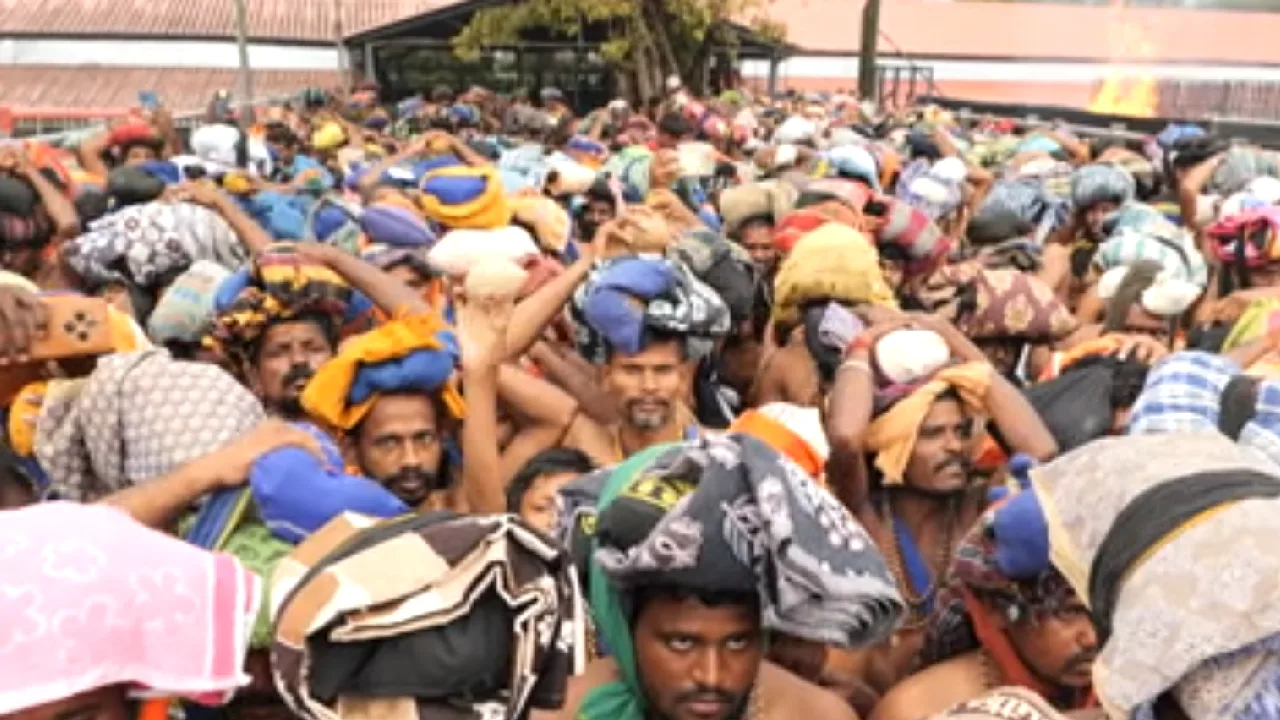 சபரிமலையில் நேற்று மட்டும் 1.5லட்சம் பேர் சுவாமி தரிசனம்!