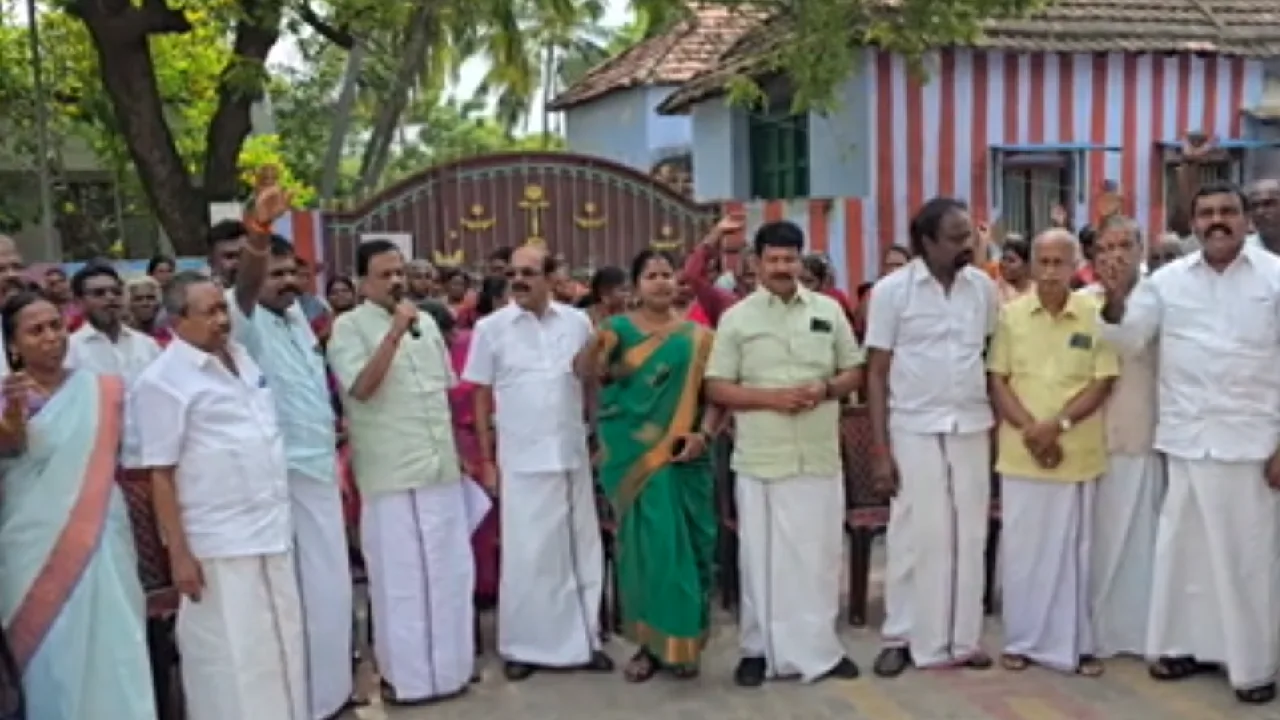 கன்னியாகுமரி : டாஸ்மாக் கடையை மூட வலியுறுத்தி அதிமுகவினர் போராட்டம்!