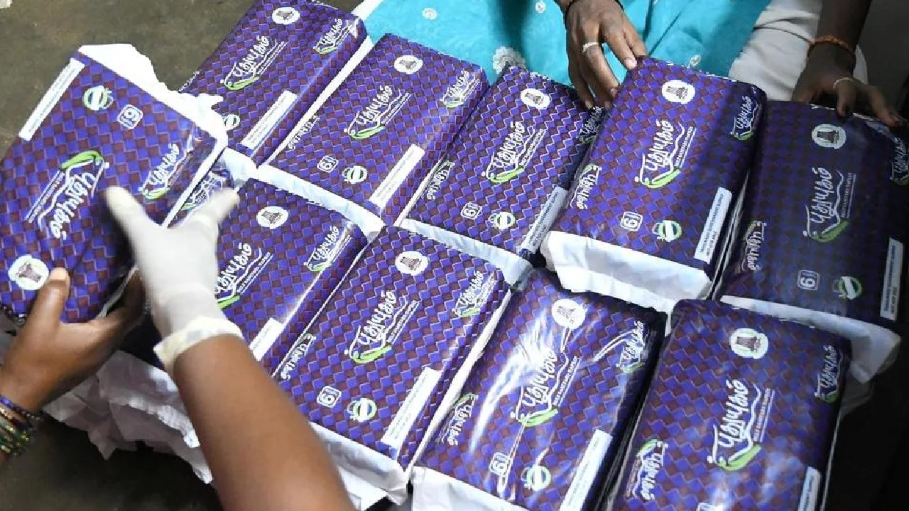 ரேஷன் கடைகளில் இலவசமாக நாப்கின்கள் வழங்க உத்தரவிட கோரி வழக்கு!