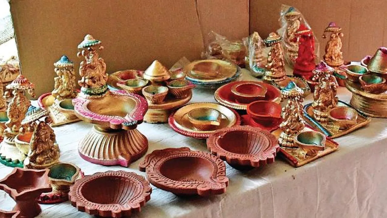 அசத்தும் கைவினை கலைஞர்கள் : கண்களை கவரும் வண்ண விளக்குகள்!