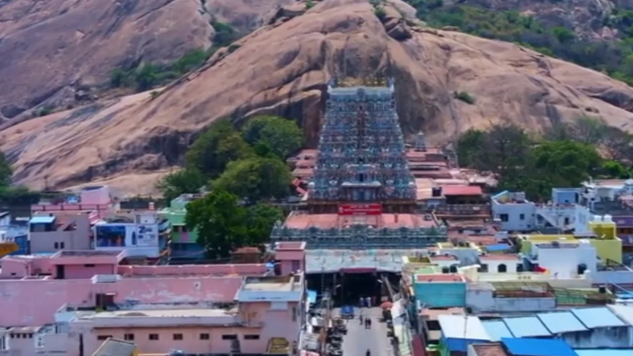 திருப்பரங்குன்றம் மலையில் எந்த இடத்தில் கார்த்திகை தீபம் ஏற்றப்படும்?