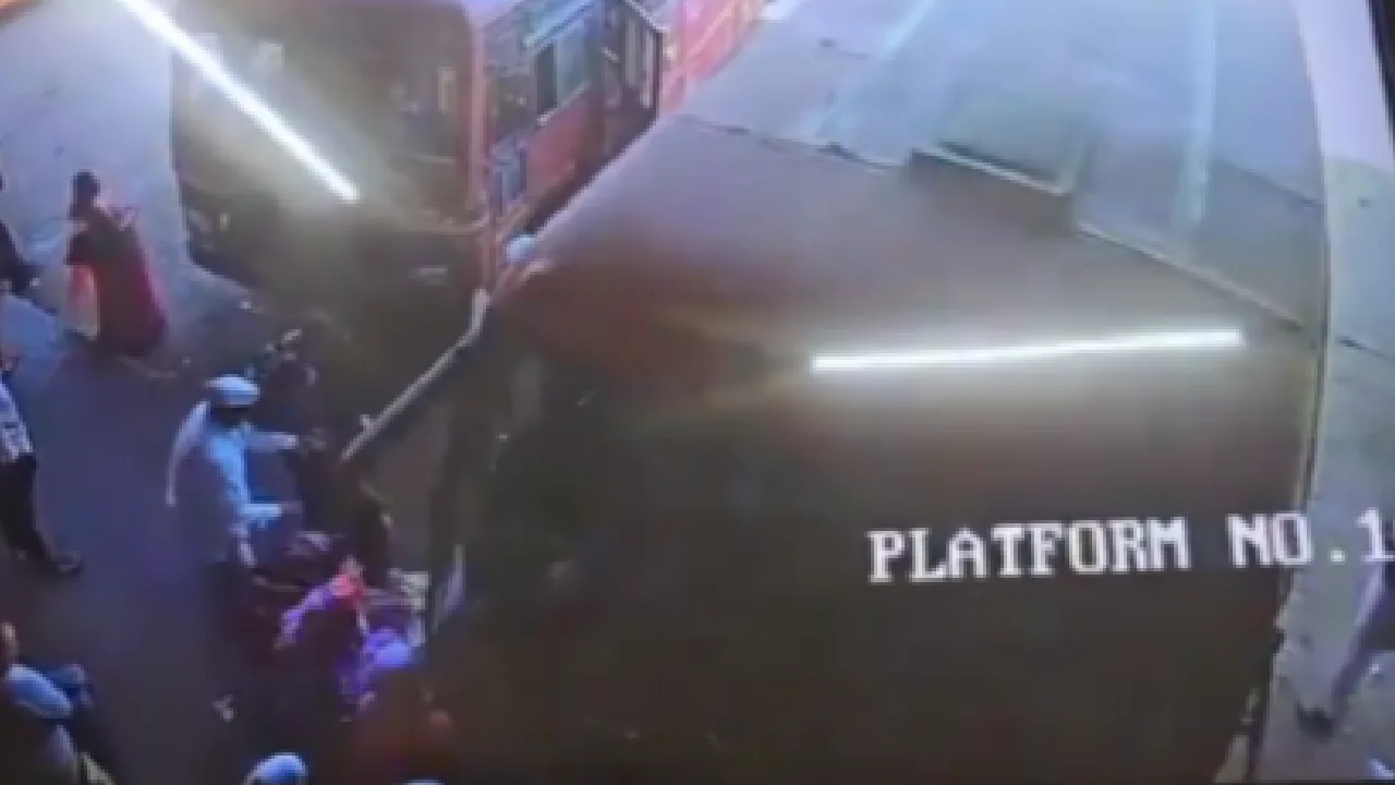 மகாராஷ்டிரா : பேருந்து நிலையத்தில் பயணிகள் மீது மோதிய பேருந்து!