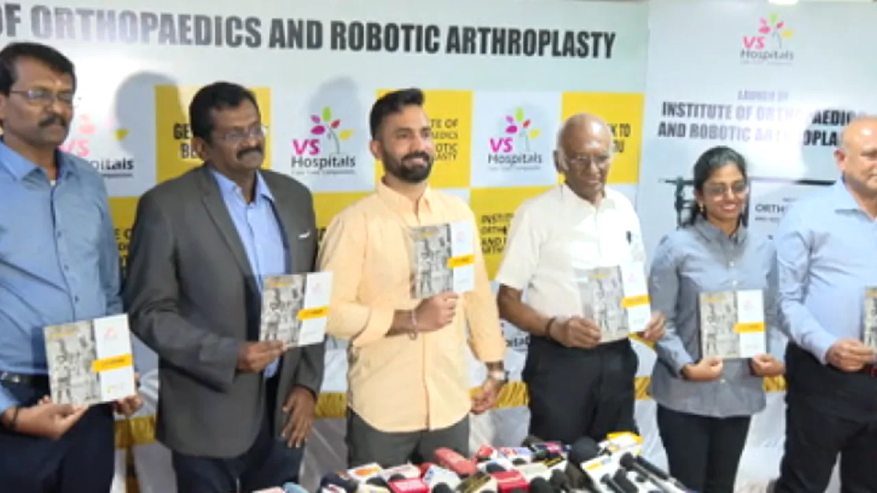 நவீன சிகிச்சை மையத்தை திறந்து வைத்த முன்னாள் கிரிக்கெட் வீரர் தினேஷ் கார்த்திக்!