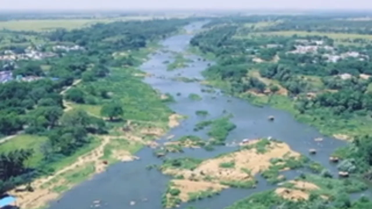 நீர் பயன்பாட்டு வரி செலுத்தாத நிறுவனங்கள் விளக்கமளிக்க உயர்நீதிமன்ற மதுரைக்கிளை உத்தரவு!