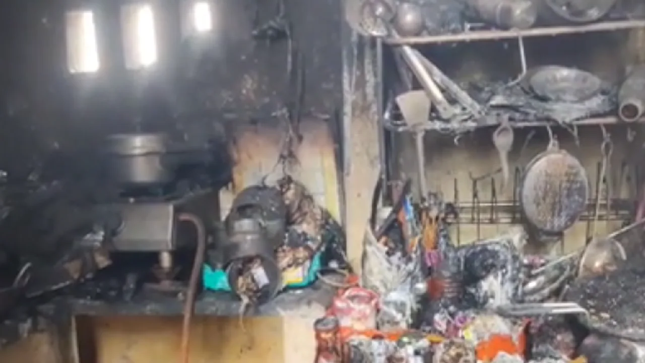 சென்னை : வீடு முழுவதும் படர்ந்த தீ – தண்ணீர் ஊற்றி அசம்பாவிதத்தை தடுத்த மக்கள்!