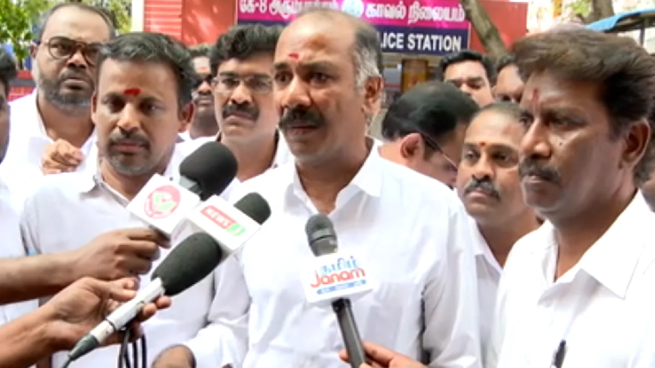 அதிமுக வியூக வகுப்பாளர்கள் கைது செய்யப்பட்ட சம்பவம்!