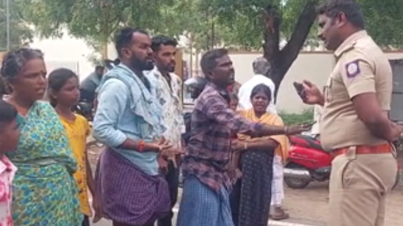 பள்ளி மாணவி தற்கொலை – இளைஞரை கைது செய்ய வலியுறுத்தி போராட்டம்!