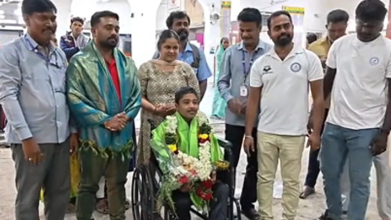 திருப்பூர் : தங்கம் வென்ற மாணவருக்கு உற்சாக வரவேற்பு!