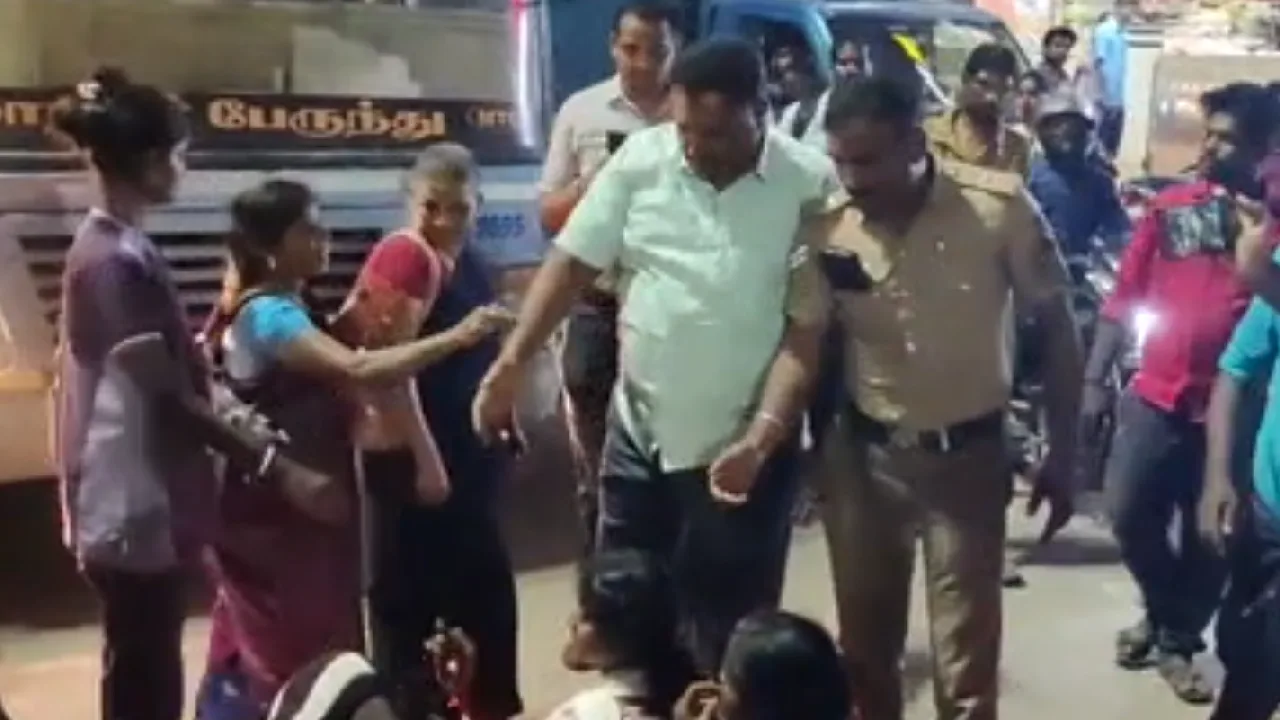 பூந்தமல்லி பேருந்து நிலையத்தில் பேருந்துகளை மறித்து பயணிகள் மறியல்!