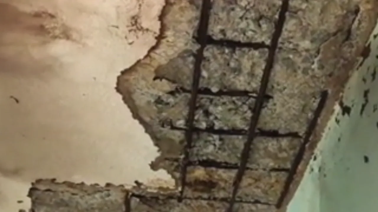 நாமக்கல் : சேதமடைந்த பள்ளி கட்டடம் – சீரமைத்து தர கோரிக்கை!