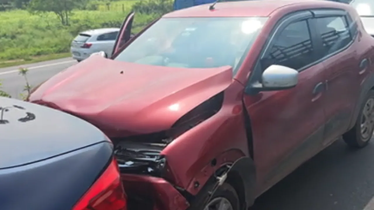 திருப்பூர் : 4 கார்கள் அடுத்தடுத்து மோதி விபத்து – உயிர்தப்பிய வாகன ஓட்டிகள்!