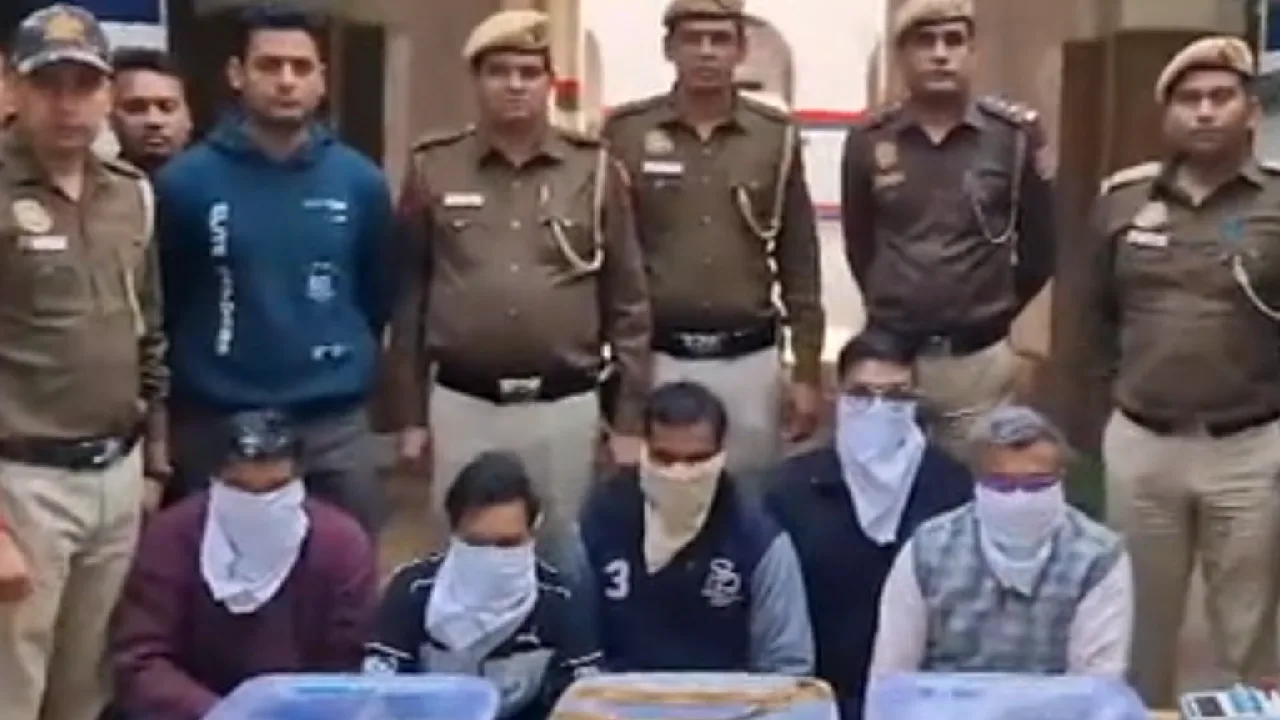டெல்லியில் சட்டவிரோத செல்போன்களை தயாரித்த ஆலையை கண்டுபிடித்த போலீசார் – 5 பேர் கைது!