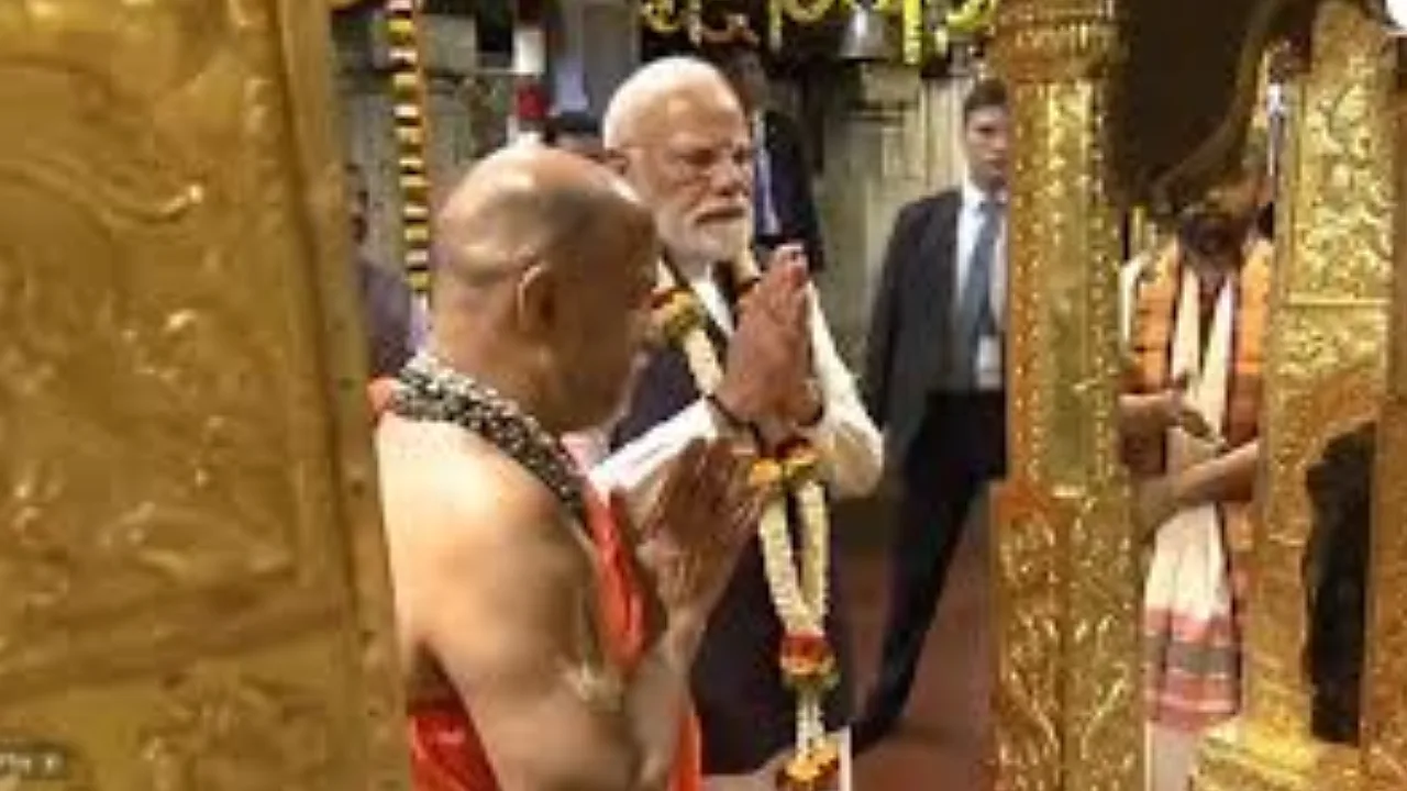 ஸ்ரீ கிருஷ்ணர் மடத்தில் பிரதமர் மோடி வழிபாடு!