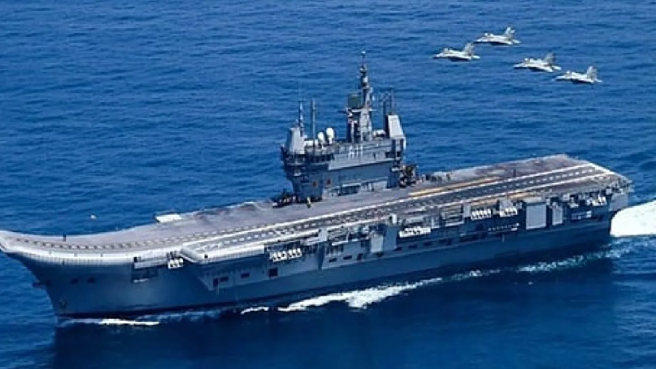 வெள்ள மீட்பு பணிக்காக இலங்கைக்கு அனுப்பி வைக்கப்பட்ட விக்ராந்த் போர் கப்பல்!