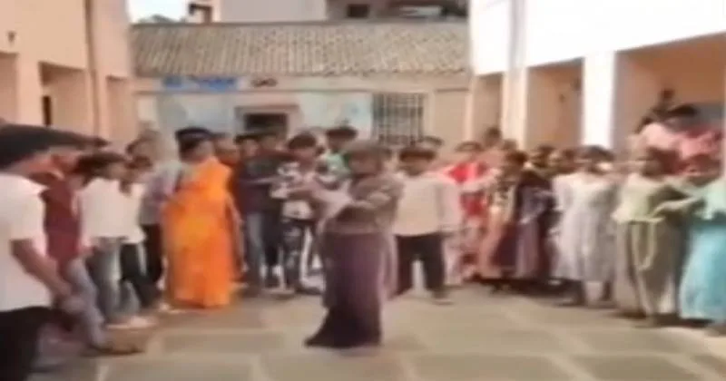 துவாரகா திருமலையில் மலைப்பாம்பை கழுத்தில் அணிந்து மக்களை பயமுறுத்திய போதை நபர்!