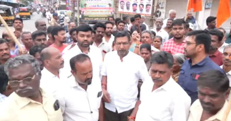 சேலத்தில் கோயில் நுழைவு வளைவை இடித்த திமுக வார்டு செயலாளர் மீது நடவடிக்கை எடுக்க வேண்டும் – இந்து முன்னணி வலியுறுத்தல்!