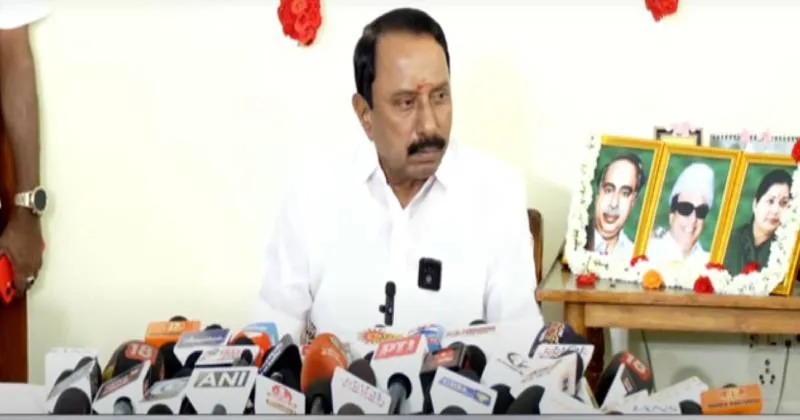 அதிமுக பிளவுபடக்கூடாது என்பதற்காக இரு முறை வந்த வாய்ப்பை விட்டுக்கொடுத்தேன் – செங்கோட்டையன் விளக்கம்!