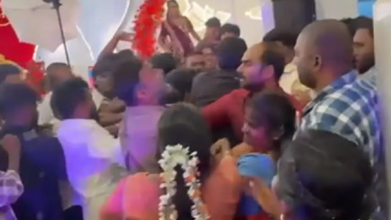 திருமண மண்டபத்தில் புகுந்து இளைஞர் மீது தாக்குதல் நடத்திய பணத்தை இழந்த மக்கள்