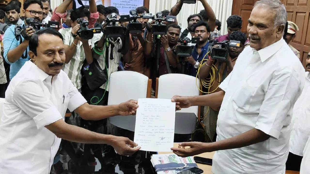 எம்எல்ஏ பதவியை ராஜினாமா செய்தார் செங்கோட்டையன்!