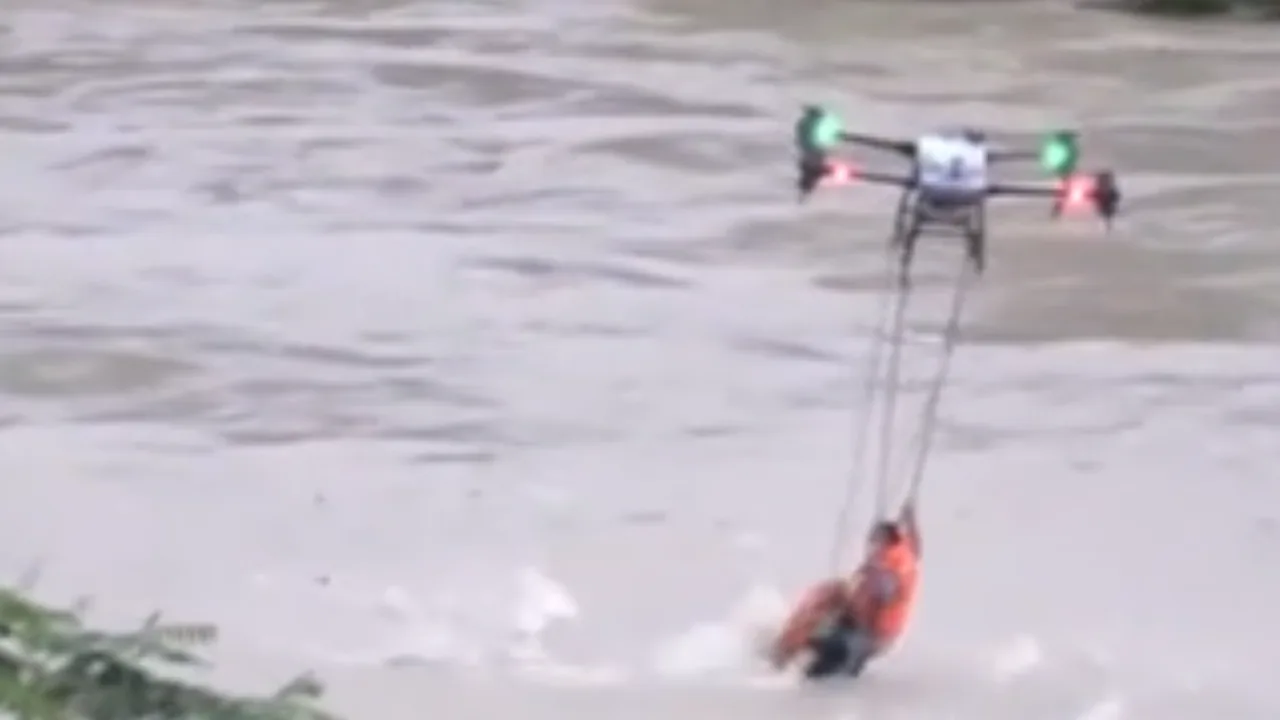 வியட்நாம் : வெள்ளப்பெருக்கு, நிலச்சரிவு – பலி எண்ணிக்கை உயர்வு!