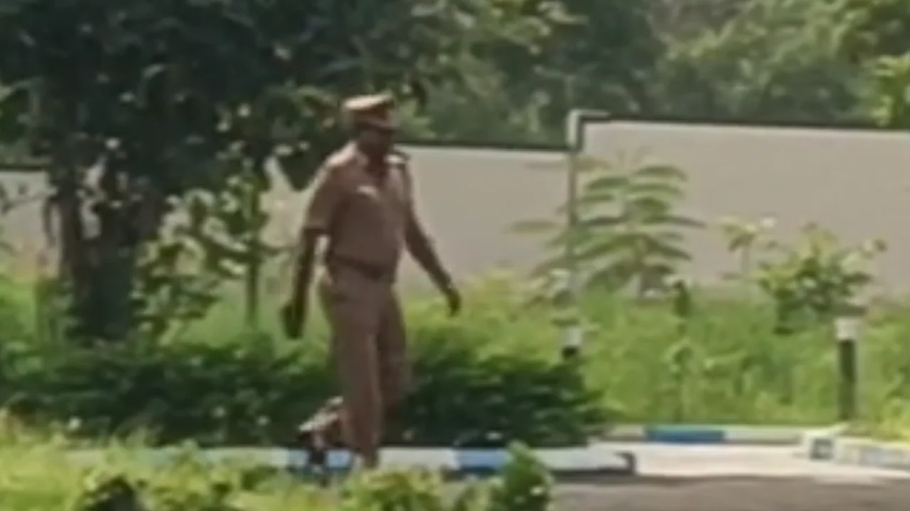 கரூர் கூட்ட நெரிசல் விவகாரம் : காவல் ஆய்வாளர் மணிவண்ணன் உட்பட 5 பேர் சிபிஐ அதிகாரிகள் முன்னிலையில் ஆஜர்!