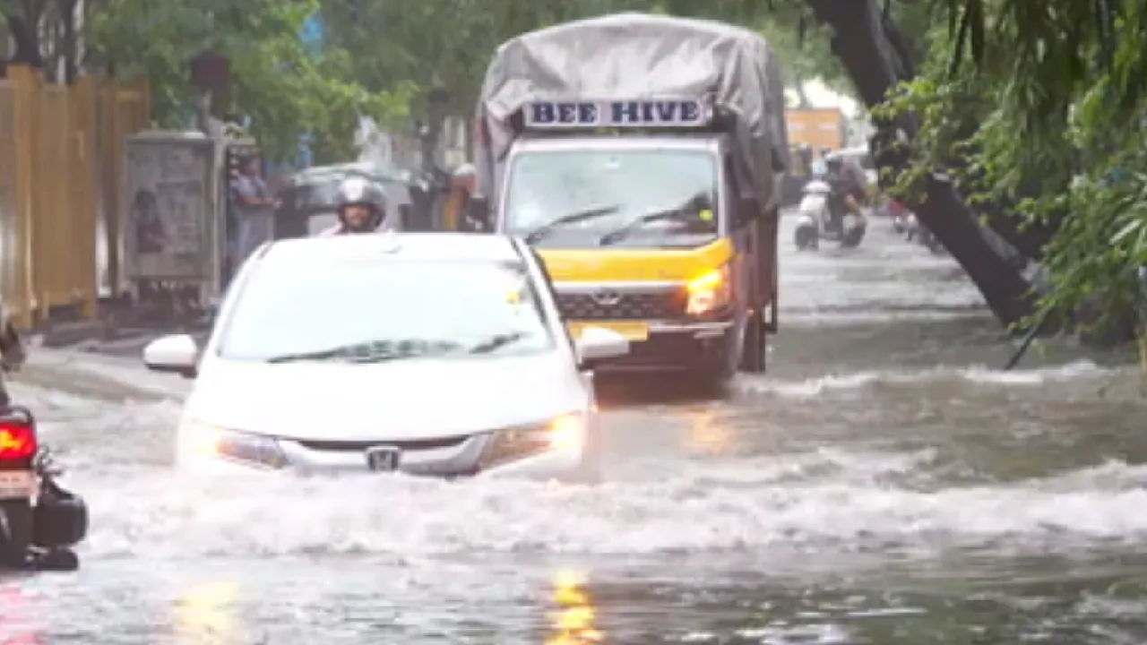 நுங்கம்பாக்கத்தில் குளம்போல் தேங்கிய மழைநீர்!