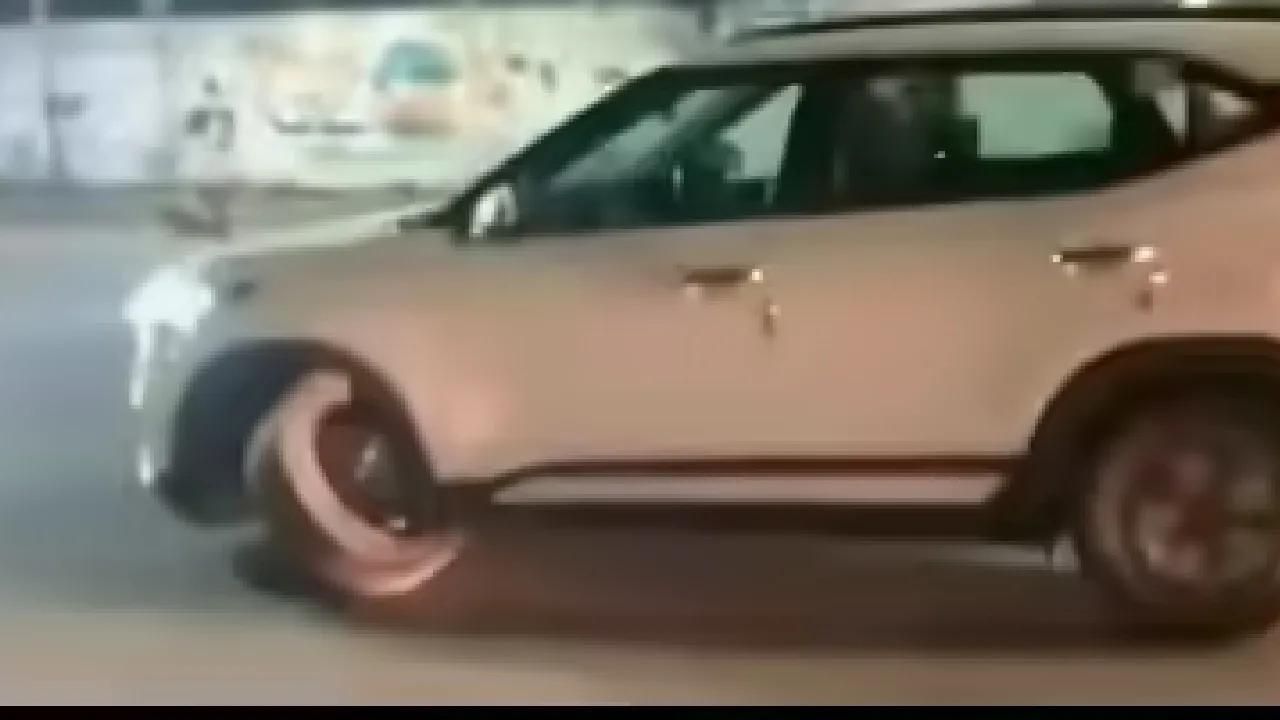 மகாராஷ்டிரா : சக்கரம் கழன்ற நிலையில் நிற்காமல் அதிவேகமாக சென்ற கார்!