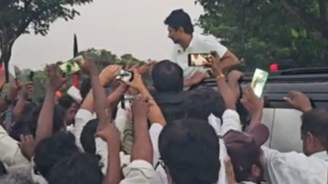 செஞ்சி : உதயநிதியின் வருகைக்காக நிறுத்தப்பட்ட வாகனங்கள் – பொதுமக்கள் அவதி!