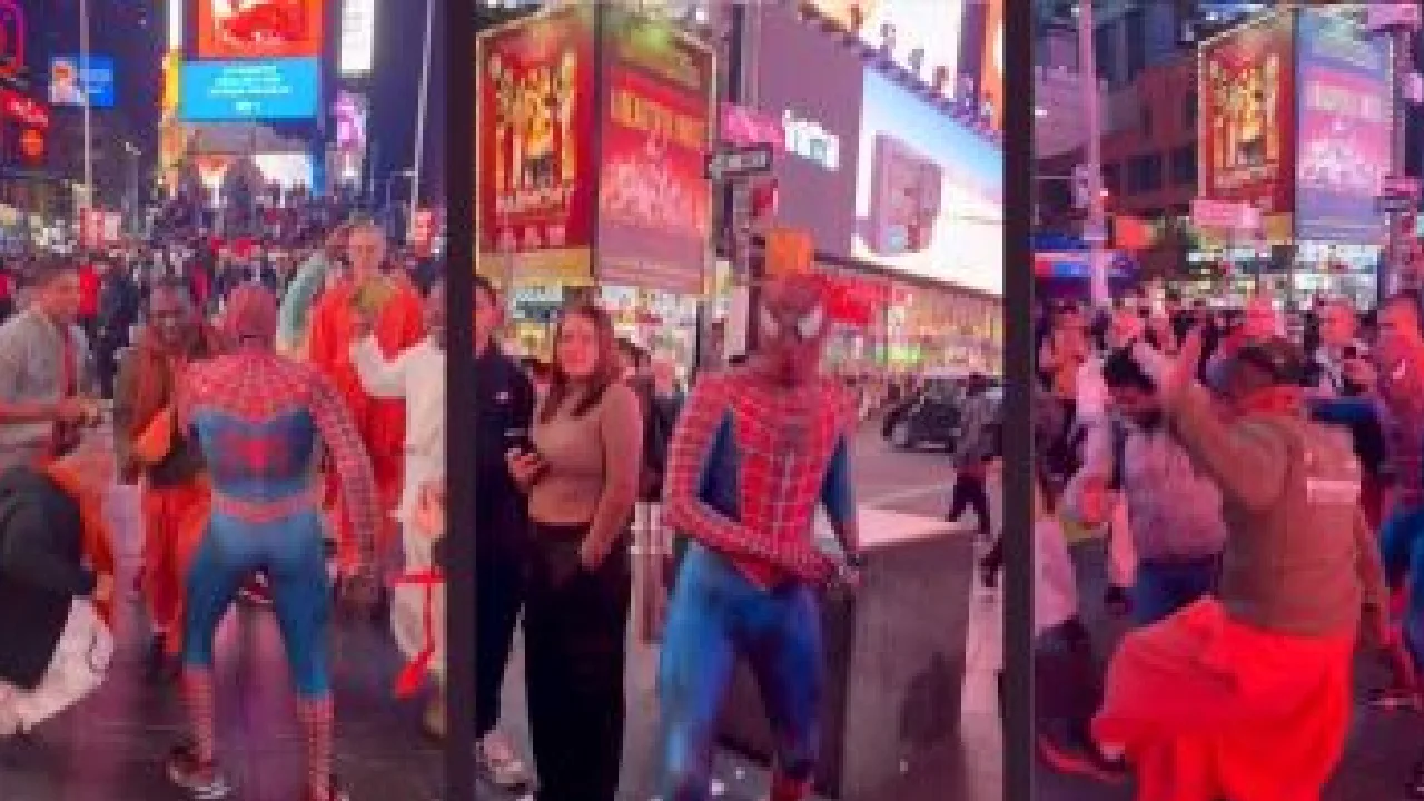 ஸ்பைடர் மேன், சூப்பர் மேன் உடையணிந்து ஹரே கிருஷ்ணா, ஹரே ராமா பக்தி பாடலை பாடிய பங்கேற்பாளர் – வீடியோ வைரல்