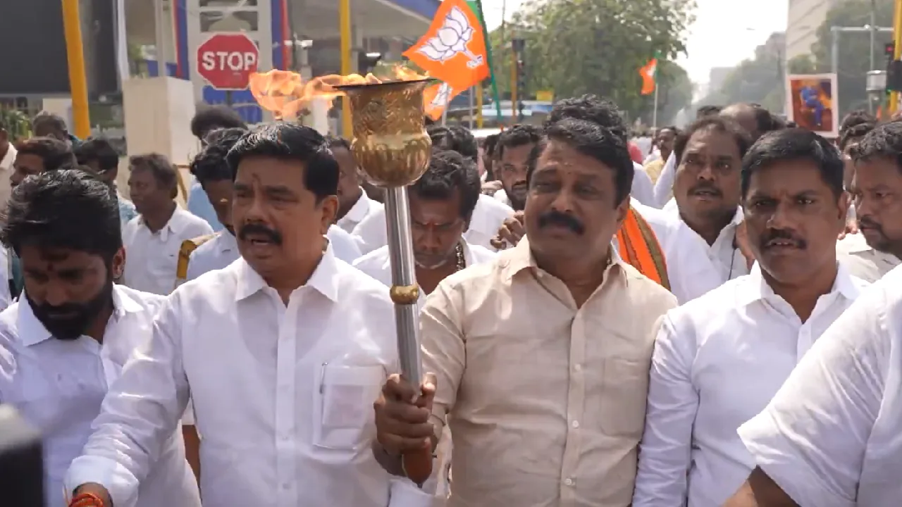 அம்பேத்கரின் 69வது நினைவு தினம் : சென்னையில் பாஜகவினர் அஞ்சலி பேரணி!