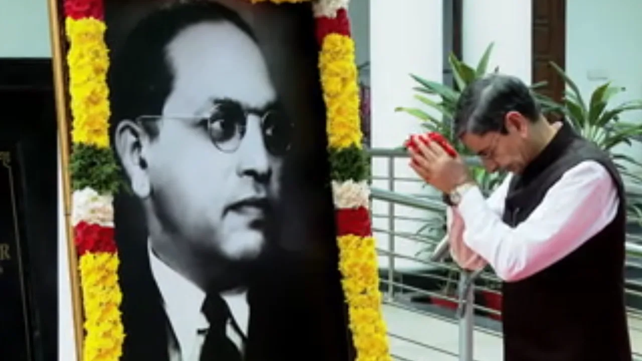 அம்பேத்கர் உருவப்படத்திற்கு ஆளுநர் ஆர்.என்.ரவி மரியாதை!