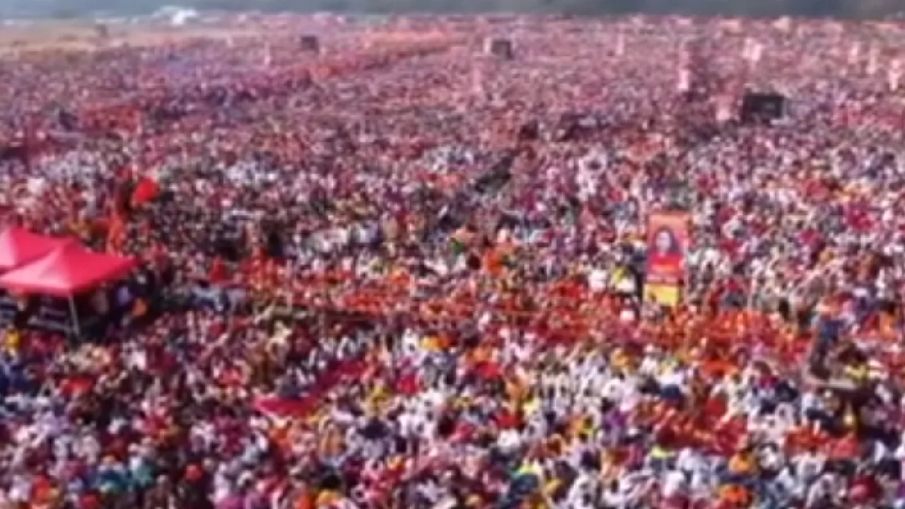 கொல்கத்தாவில் சுமார் 6.5 லட்சம் பேர் பங்கேற்ற பிரம்மாண்ட கீதா பாராயண நிகழ்ச்சி!