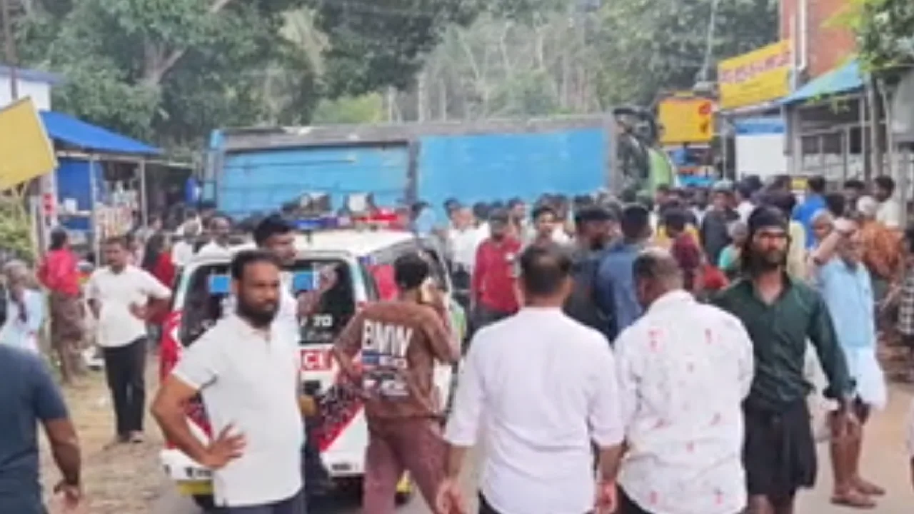 திருமண வரவேற்பு நிகழ்ச்சிக்கு சென்ற தனியார் பேருந்து கவிழ்ந்து விபத்து!