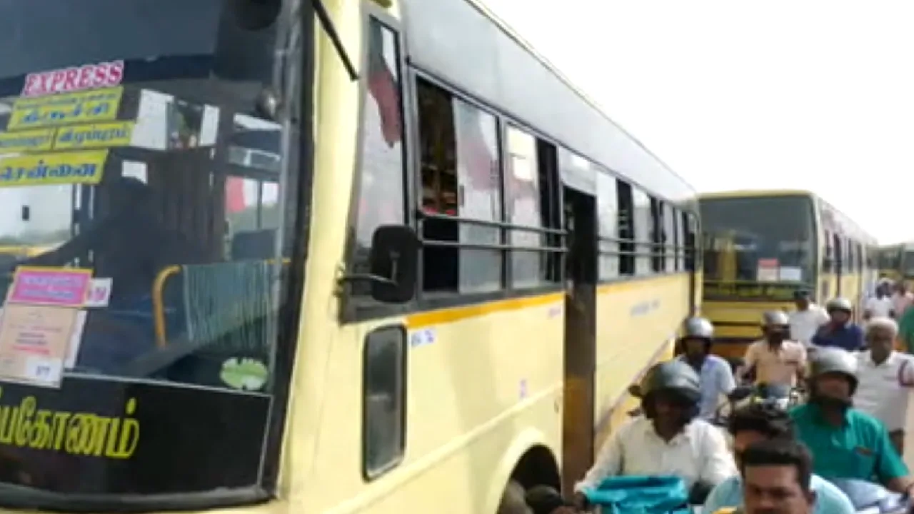 மதுரை : முதலமைச்சர் ஸ்டாலின் பங்கேற்ற அரசு நிகழ்ச்சி – வாகன ஓட்டிகள் கடும் அவதி!