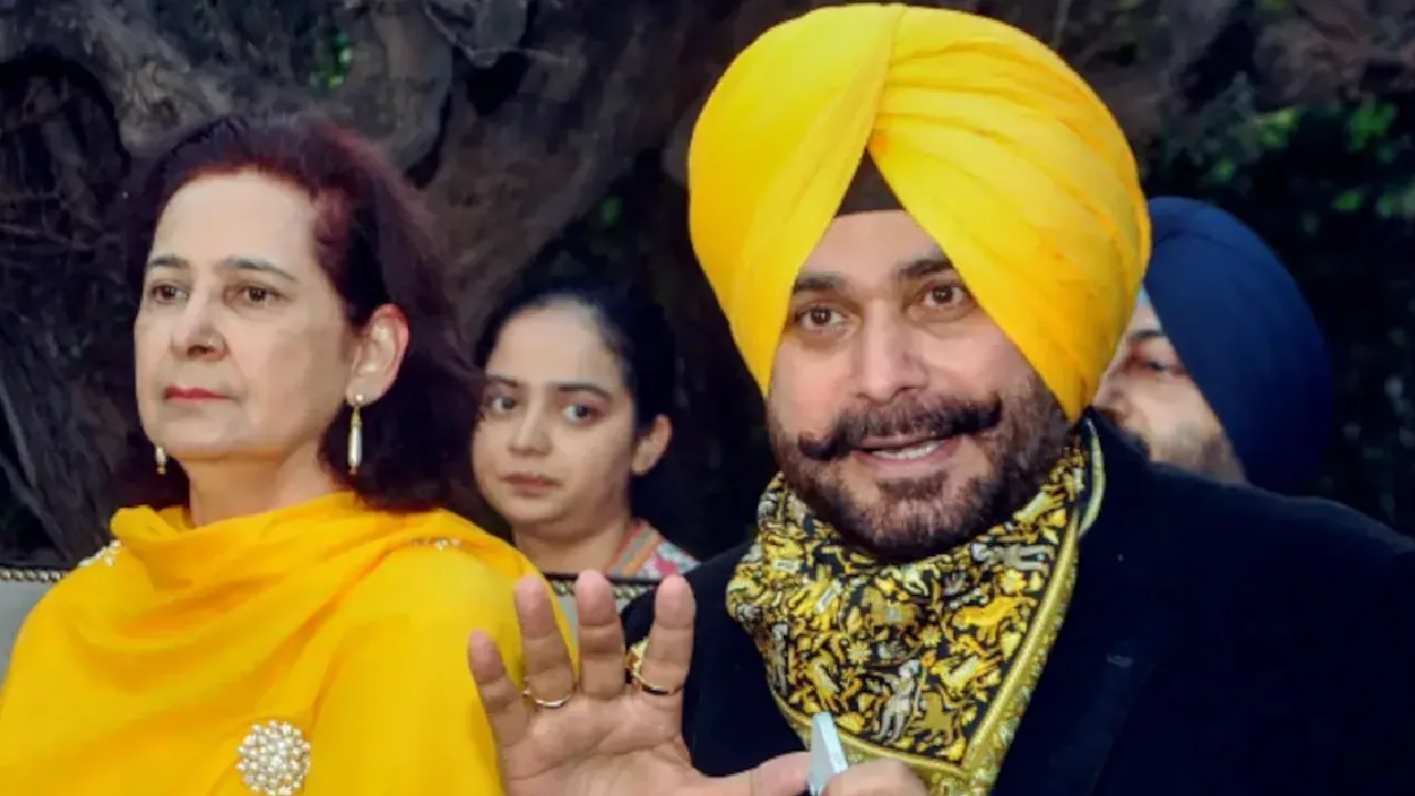 ரூ.500 கோடி கொடுப்பவர்களே முதலமைச்சர் ஆகிறார்கள் – பஞ்சாப் காங்கிரஸ் முன்னாள் தலைவர் நவ்ஜோத் சிங் சித்துவின் மனைவி!