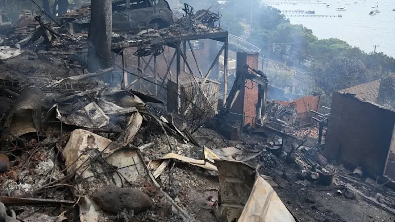 ஆஸ்திரேலியா : கட்டுக்கடங்காமல் பற்றி எரிந்து வரும் காட்டுத்தீ!