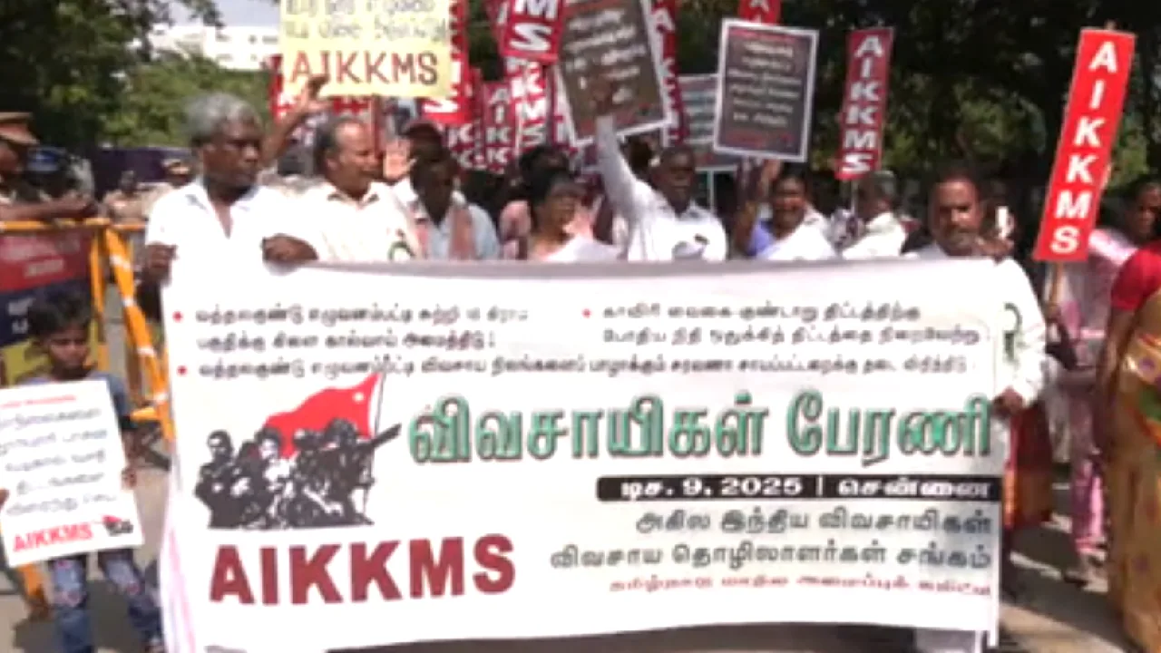 காவிரி – வைகை – குண்டாறு திட்டத்தை நிறைவேற்ற வேண்டும் : சென்னையில் அகில இந்திய விவாசயிகள் சங்கத்தினர் சார்பில் பேரணி!